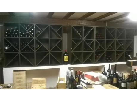 Instalación Botelleros de Madera en Roble