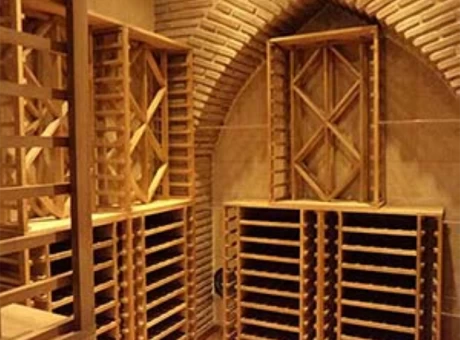 Instalación Botelleros de Madera en Roble