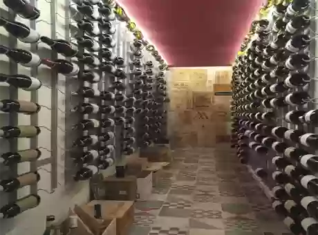 Instalación Botelleros de Madera en Roble